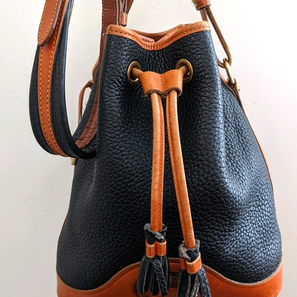 Dooney & Bourke Handbags - Dooney & Bourke Crossbody Bucket